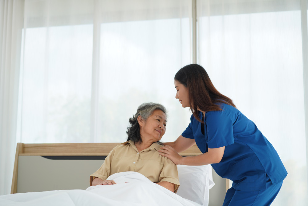 Déploiement de ventilateurs de plafond dans les EHPAD : une solution pour faire face aux futures canicules ?